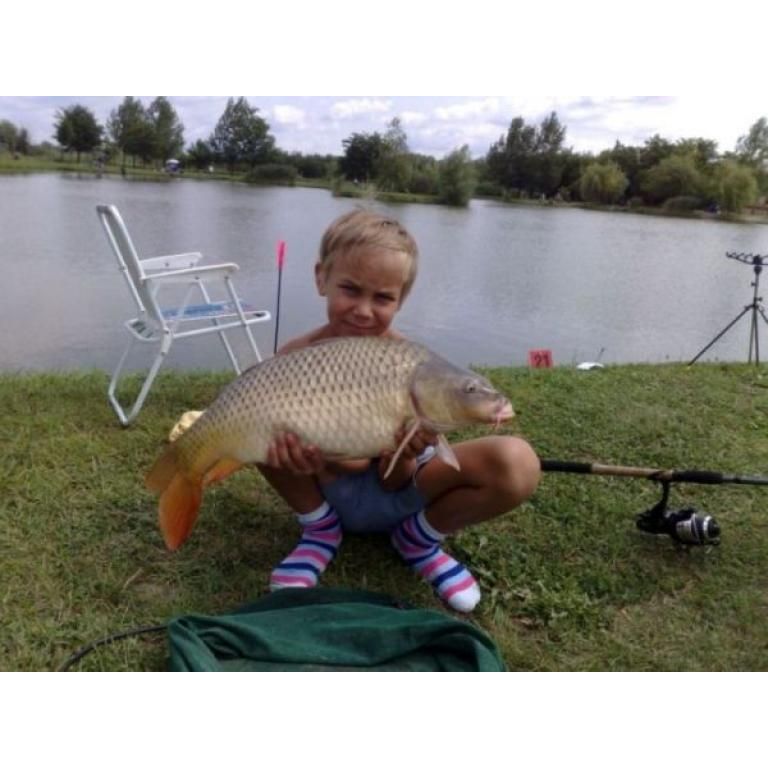 Petike és a verseny legnagyobb hala 5,15 kg.