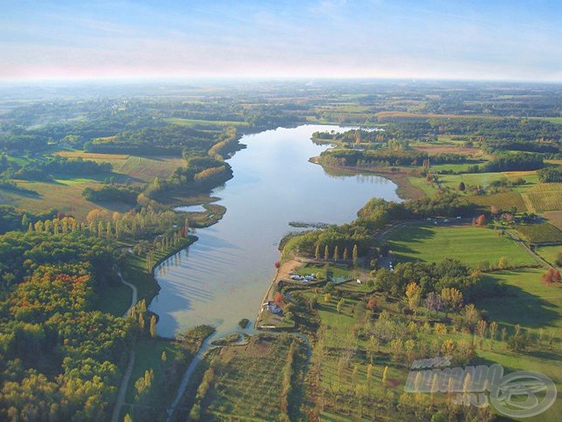 A Lac de l'Uby tó teljes szépségében