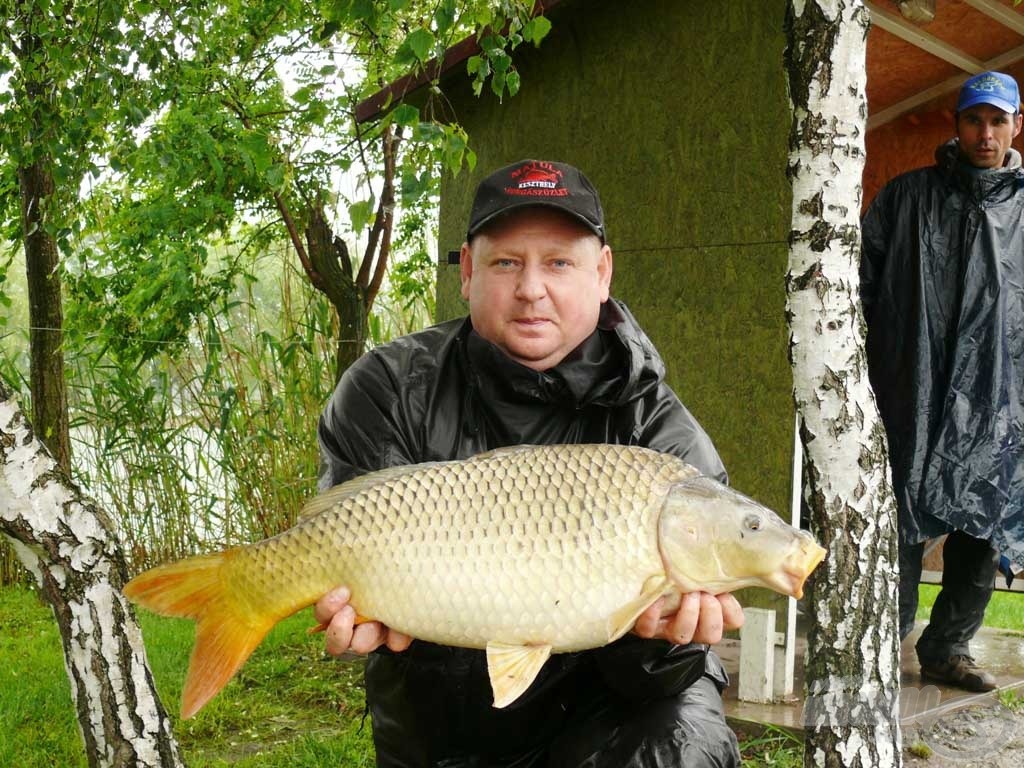 Horváth Csaba és a győzelemhez szükséges pontyok egyike