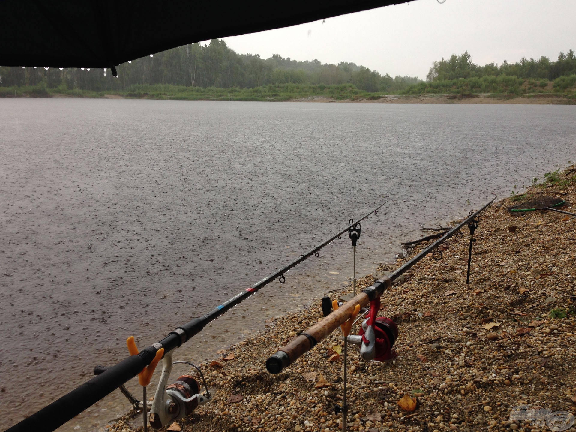 A rossz idő sem tántoríthat el egy jó horgászattól