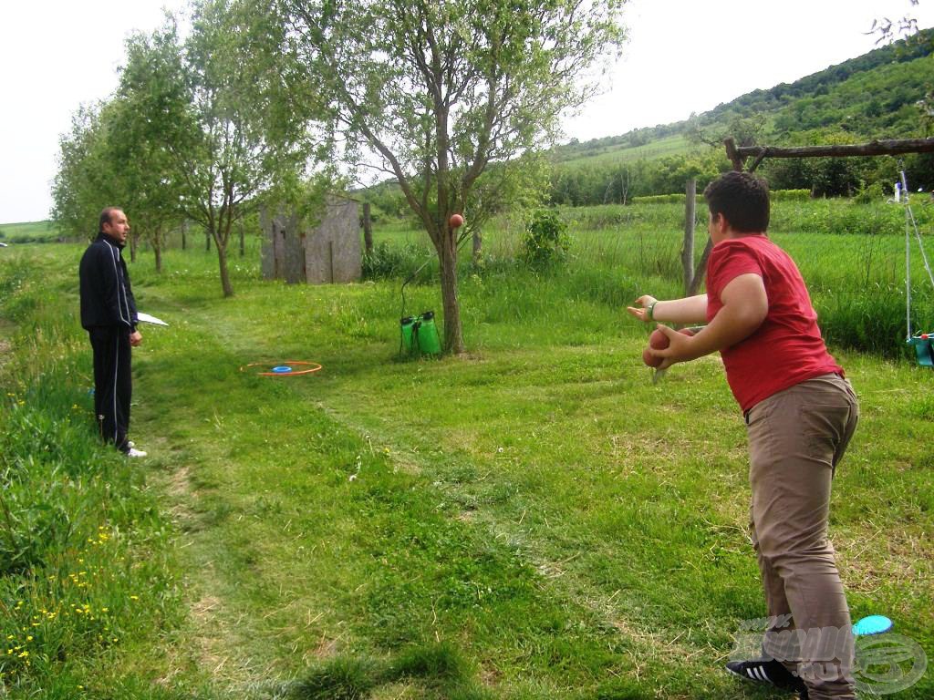 A célba dobás során a kis karika dupla pontot ért