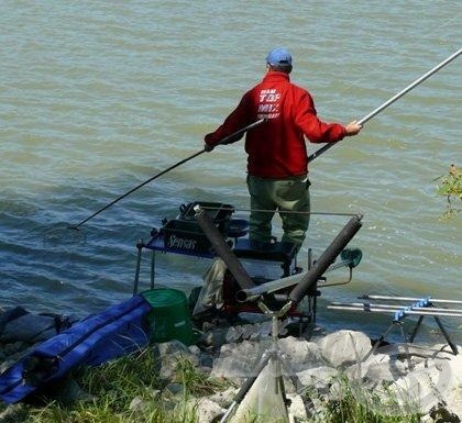 Célszerűbb a háló használata meredeken feltolt botnál is, mert megakadályozza a bot előrecsúszását