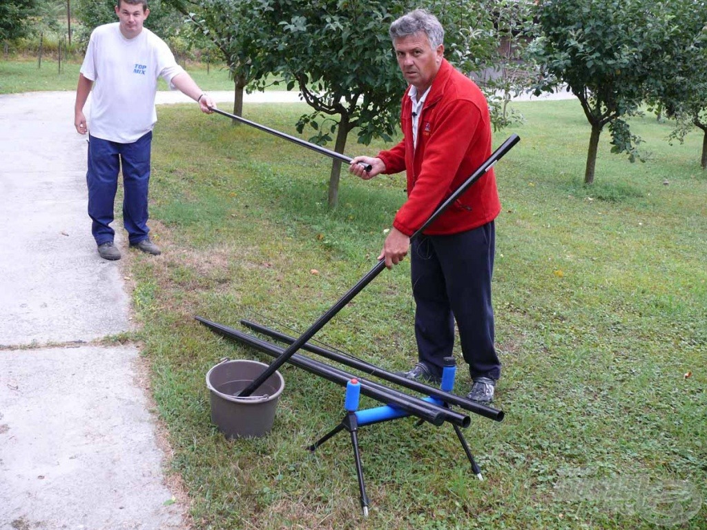 A tagokat összeillesztés előtt benedvesítem, hogy az esőt modellezzem