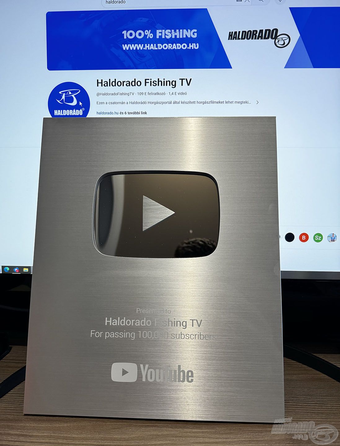 A Haldorádó Fishing TV YouTube csatorna 2023-ban elérte a 100.000 követőt! Ezzel a plakettel díjazta ezt a YouTube