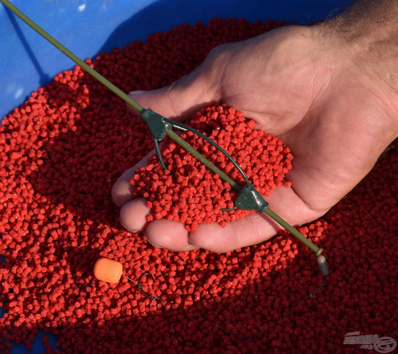 Természetesen ugyanez igaz a Pellet Feeder kosárra is