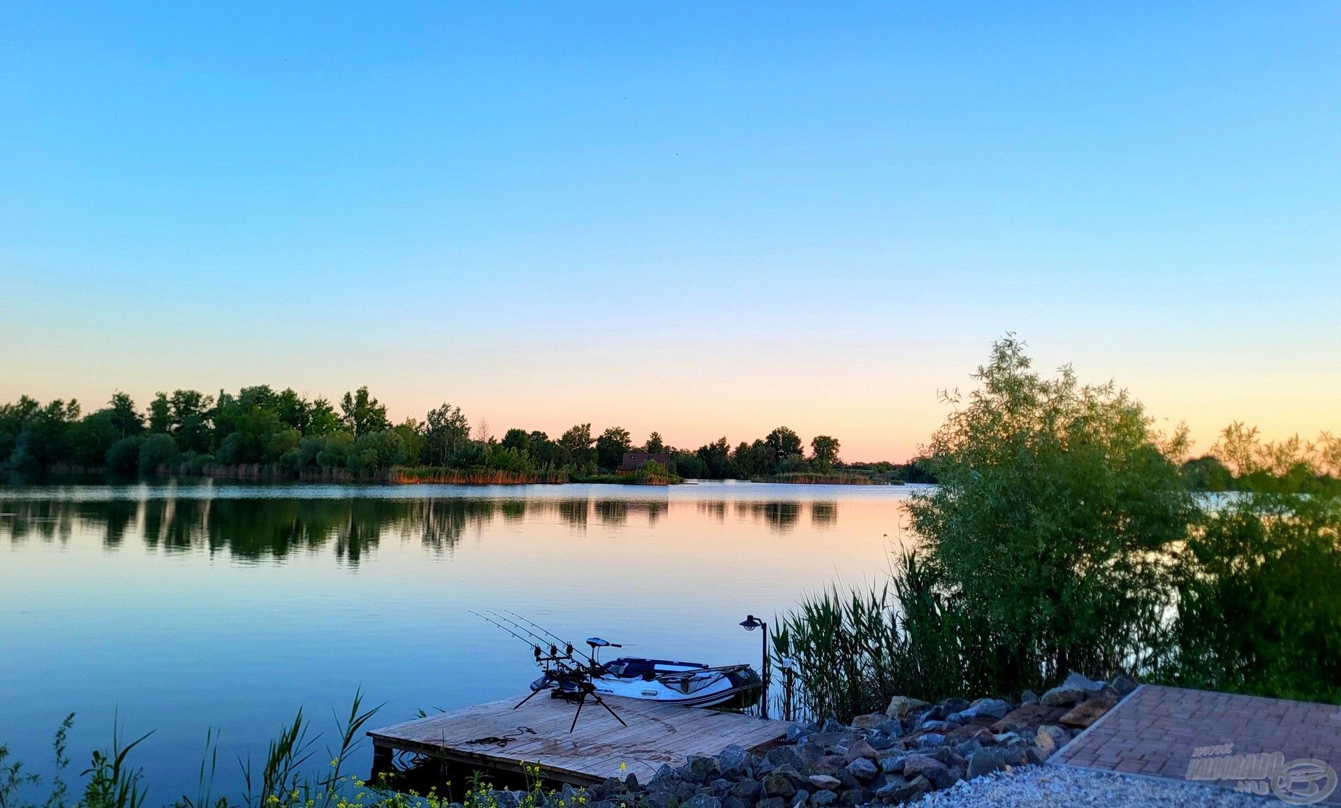 Ilyen remek környezetben horgászhatsz a Legend Lake-en…