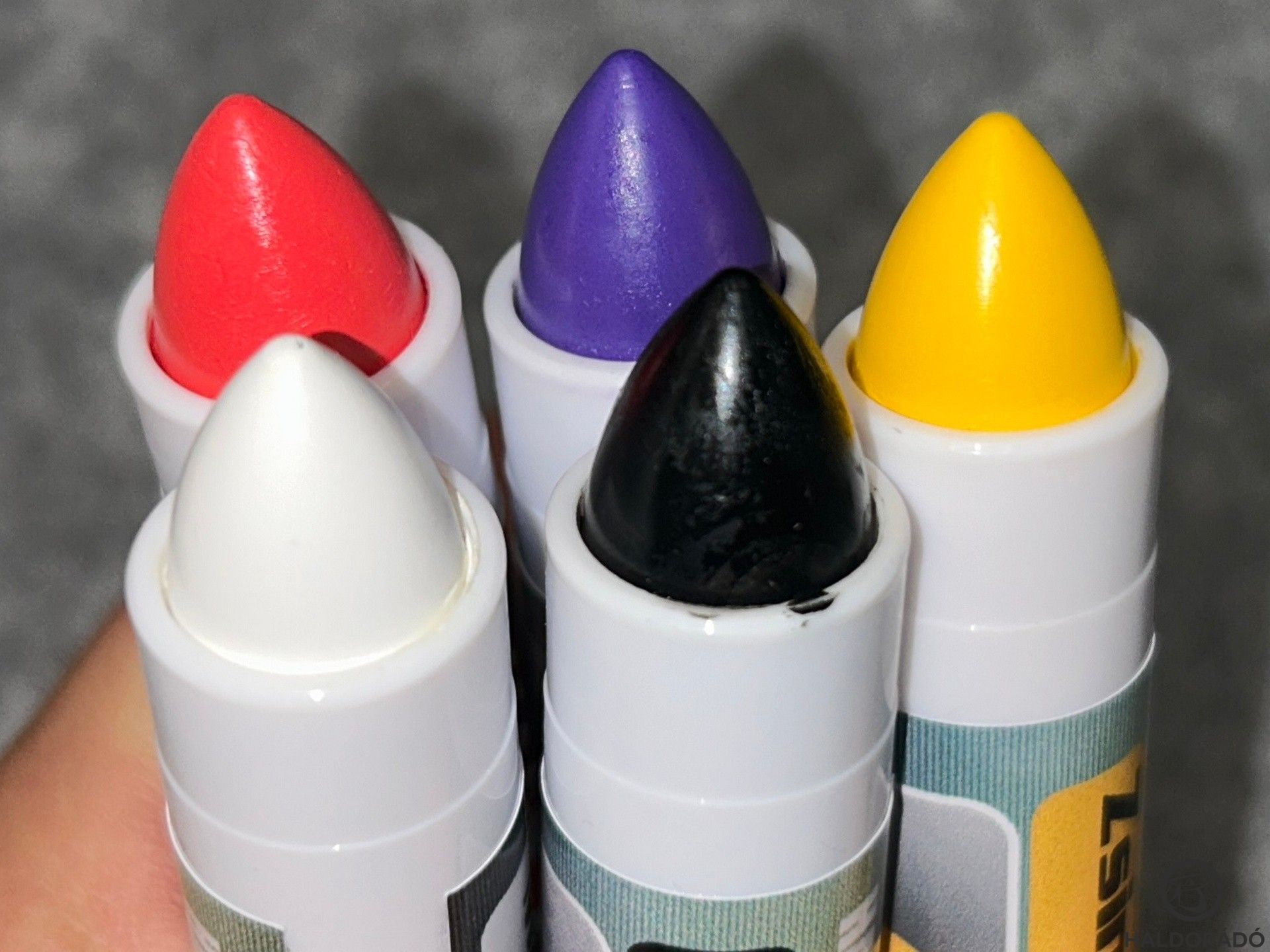 A Haldorádó Magic Pen zsinórjelölő filc család öt különböző színt foglal magába