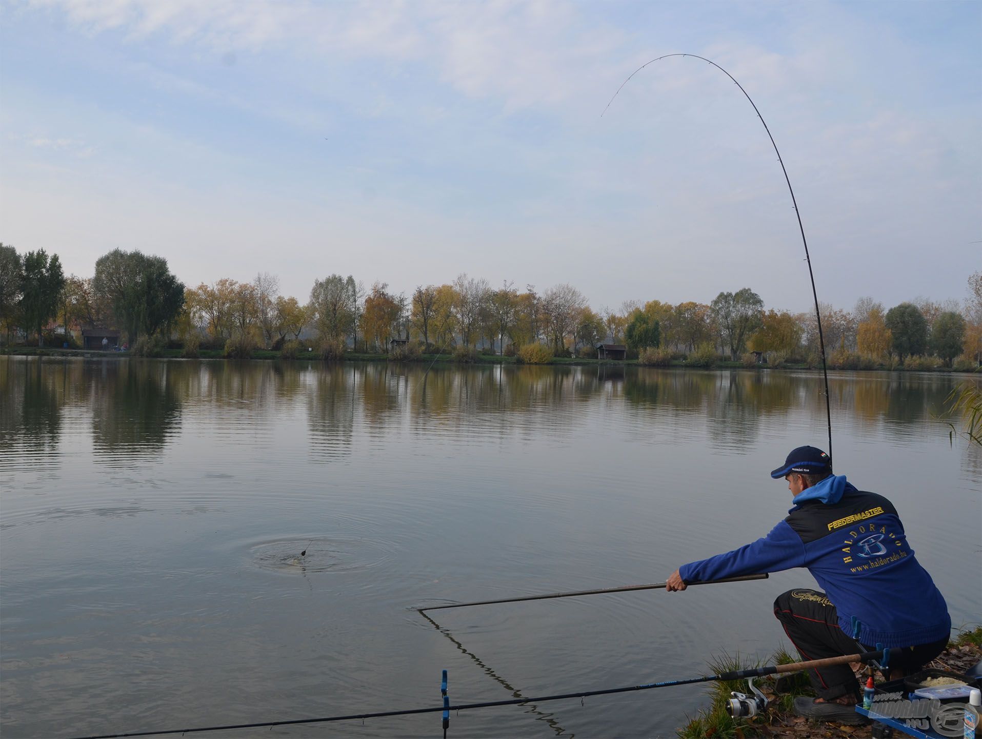 Fárasztás közben a Fine Carp bottal is lehet határozottan irányítani a halat, ha tudjuk, mennyire terhelhető a végszerelék