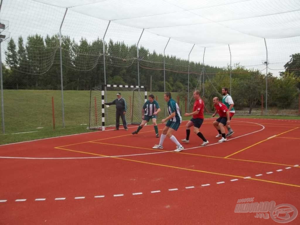 Mint egy aerobic óra, mindenki terpeszben