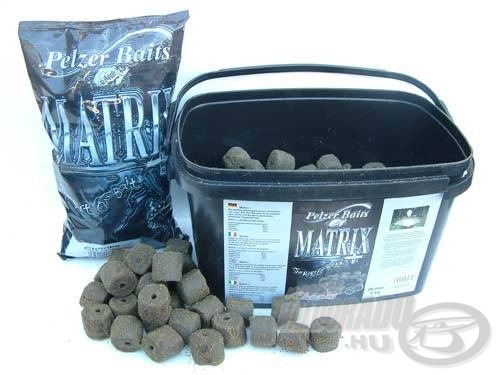 Sokáig azt sem tudtuk eldönteni, hogy a Pelzer Matrix Chunks bojli vagy pellet. Mindkettőhöz közel áll, de ma már nem kérdés, hogy a pelletek nagy családját gazdagítja