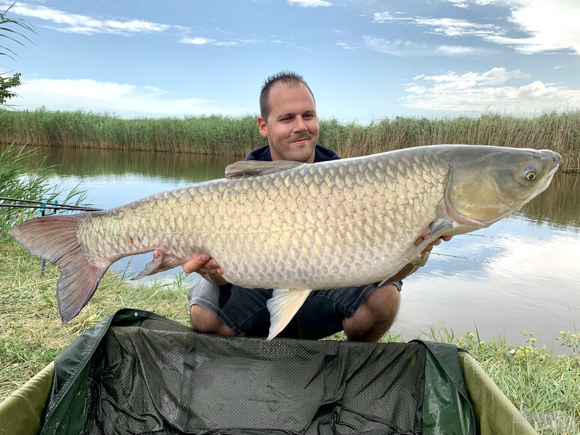 Hosszú évek kőkemény munkája érett be ezzel a hallal. Kezemben a hatalmas „ezüst torpedó”, a pontos súlya 16,8 kg