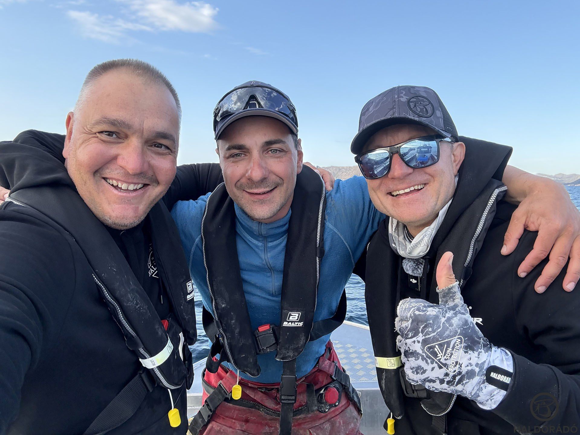 Kis csapatunk: Takács Péter operatőr kollégám, Kristoffer Halvorsen guide-unk és jómagam