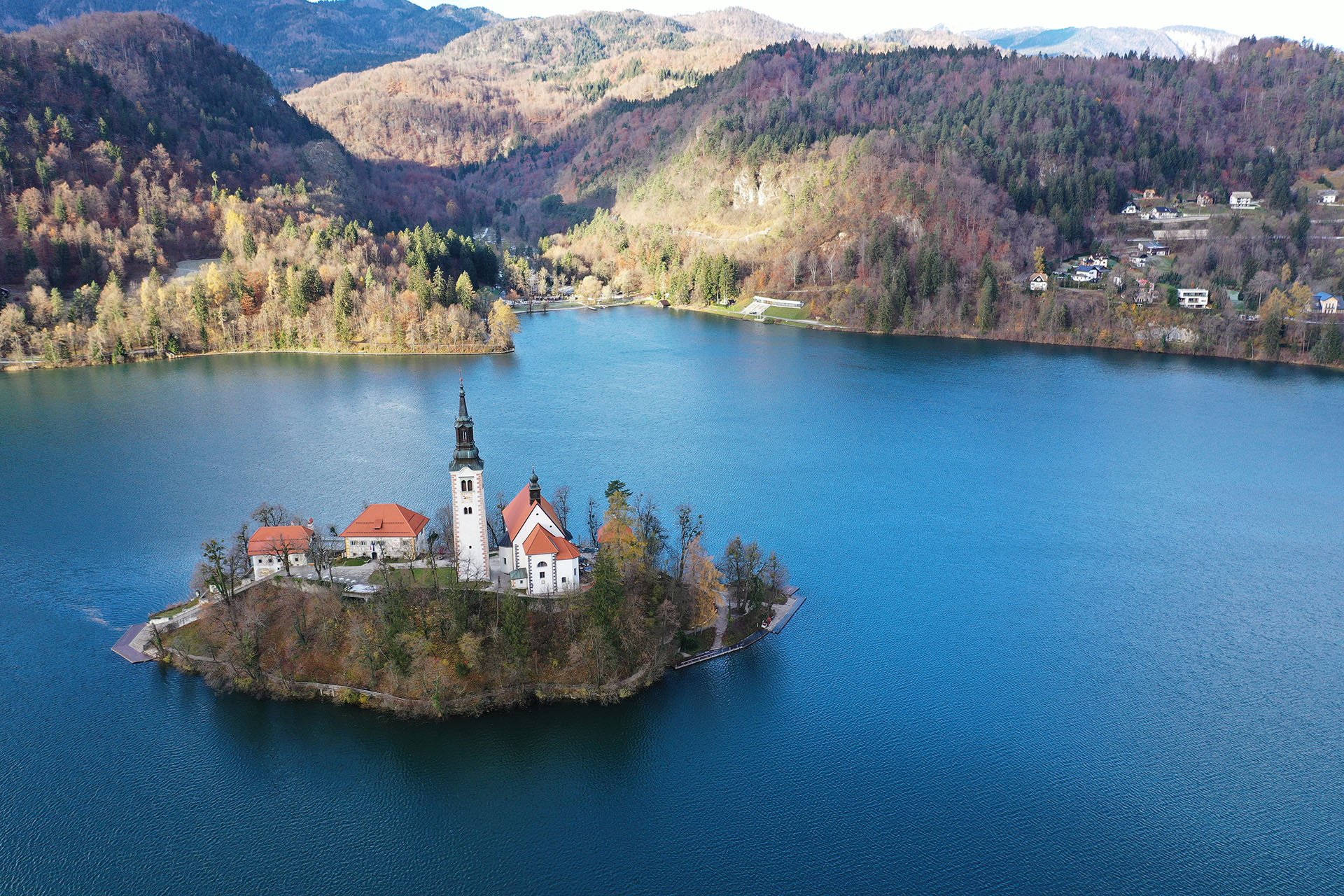 A tó közepén található szigetre egy templom épült…