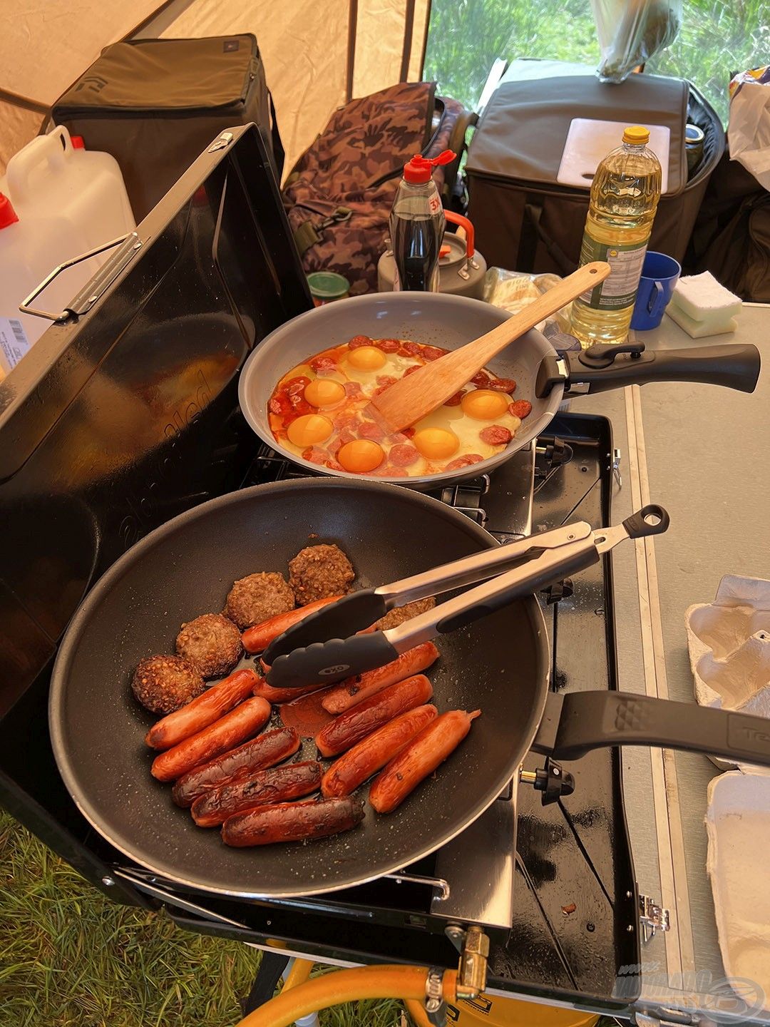 Az ilyen finomságok a tábori körülmények között még jobban felértékelődnek