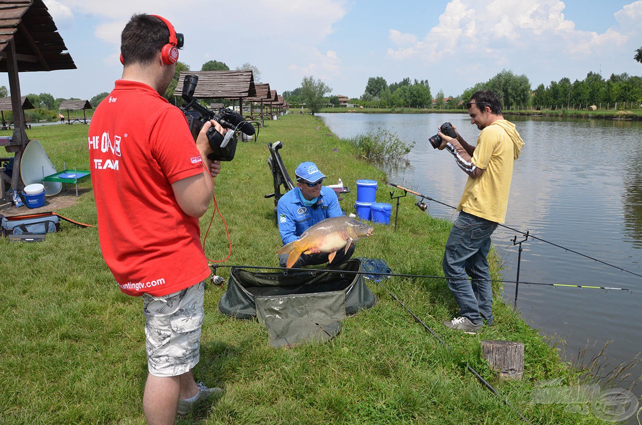 A Fishing & Hunting TV stábjával készítettünk az új csalogatóanyagokról és használati tippjeiről egy kisfilmet. Az operatőrök is elképedve látták (és rögzítették) a hatásosságát