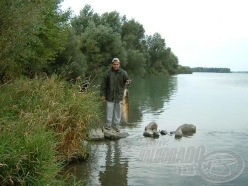 Sanyi kuttyogatva fogott harcsája