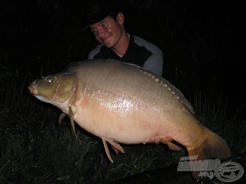 Túranyitó tükrös, 13,10 kg-mal 