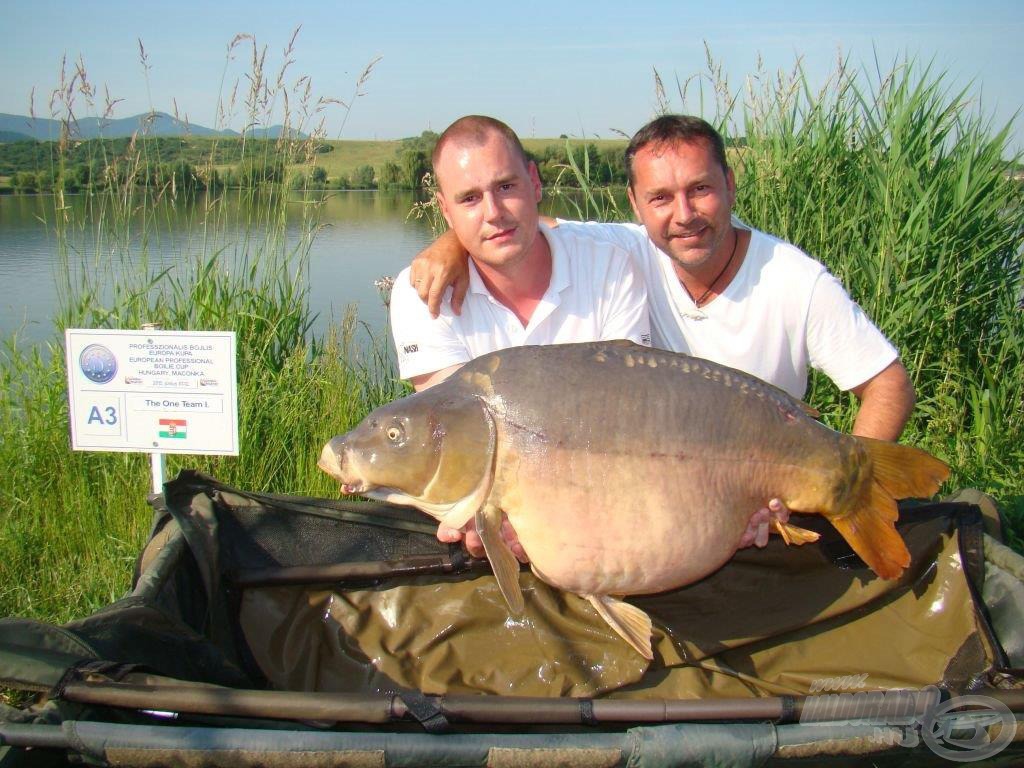 Új rekord, a kockás zászló már ennek a 20,48 kg-os tükrösnek, s persze a The One Team I. csapatának lobog!