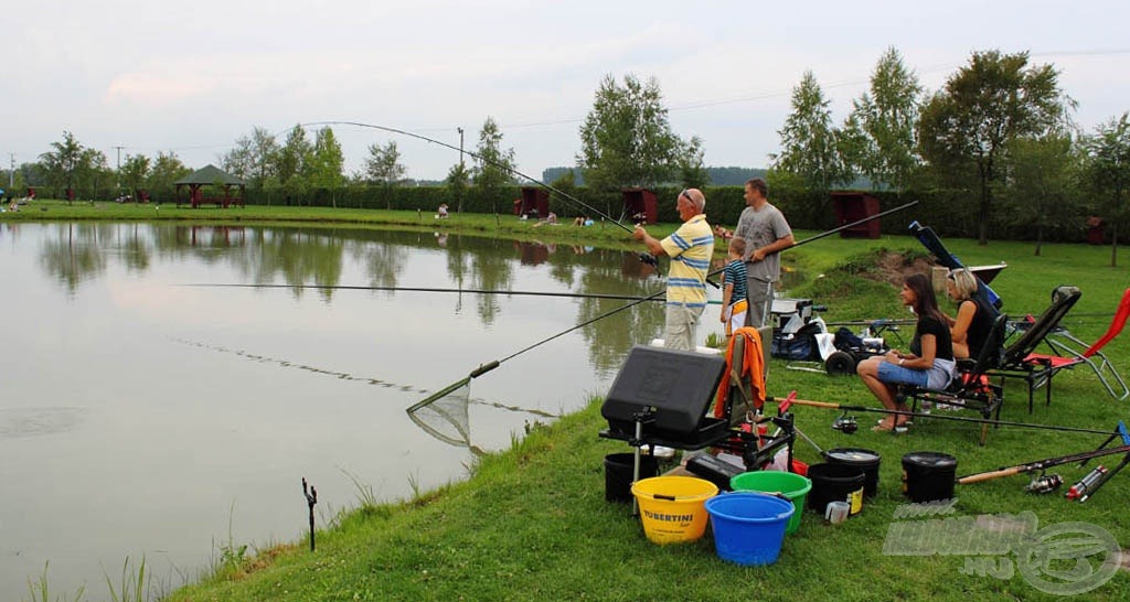 Több csapat már a versenyt megelőző napokon próbálgatta a horgászhelyeket, a vizet