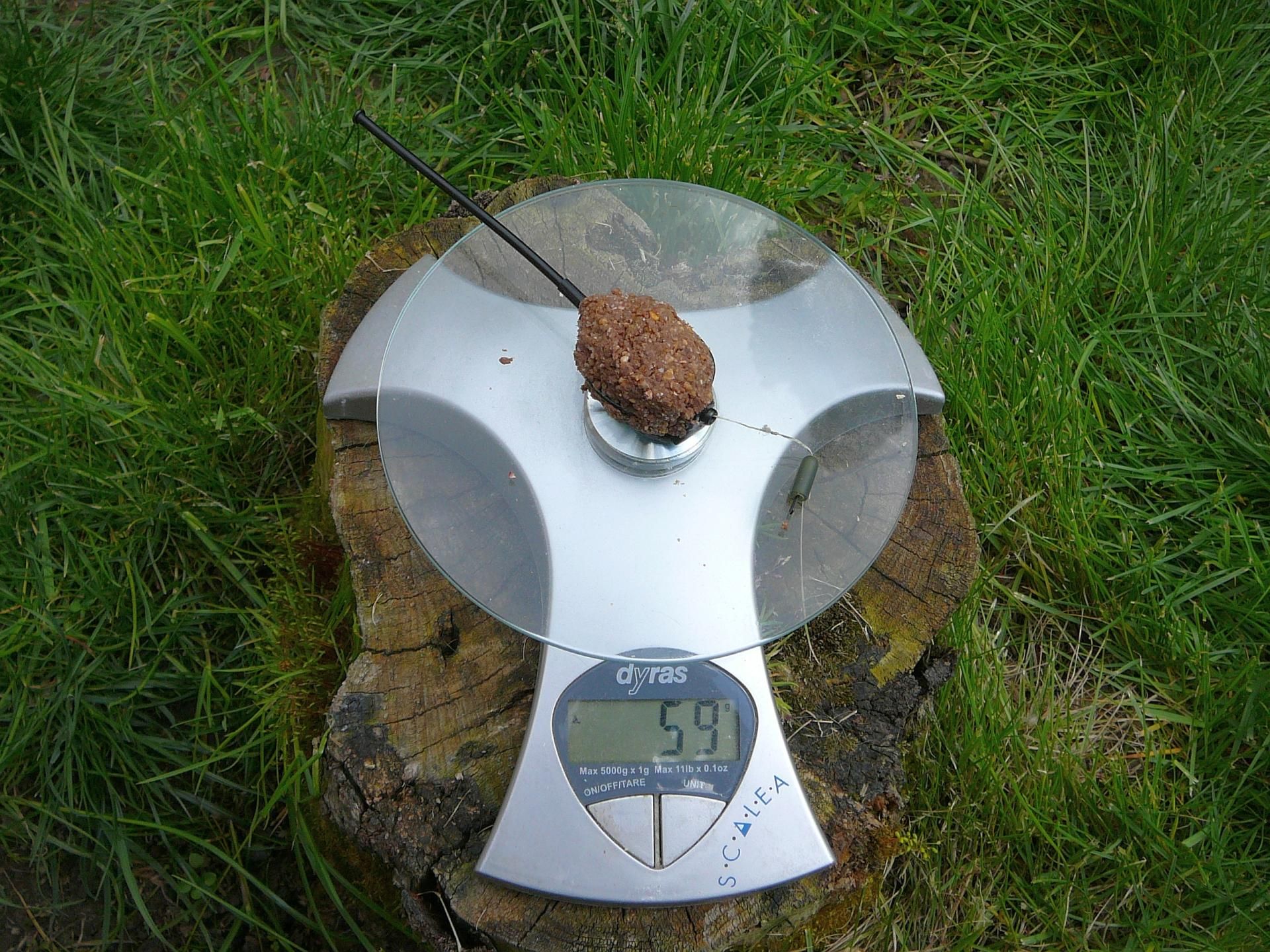 Haldorádó Method Flat feeder Mini 30 grammos változata etetőanyaggal töltve 59 gramm