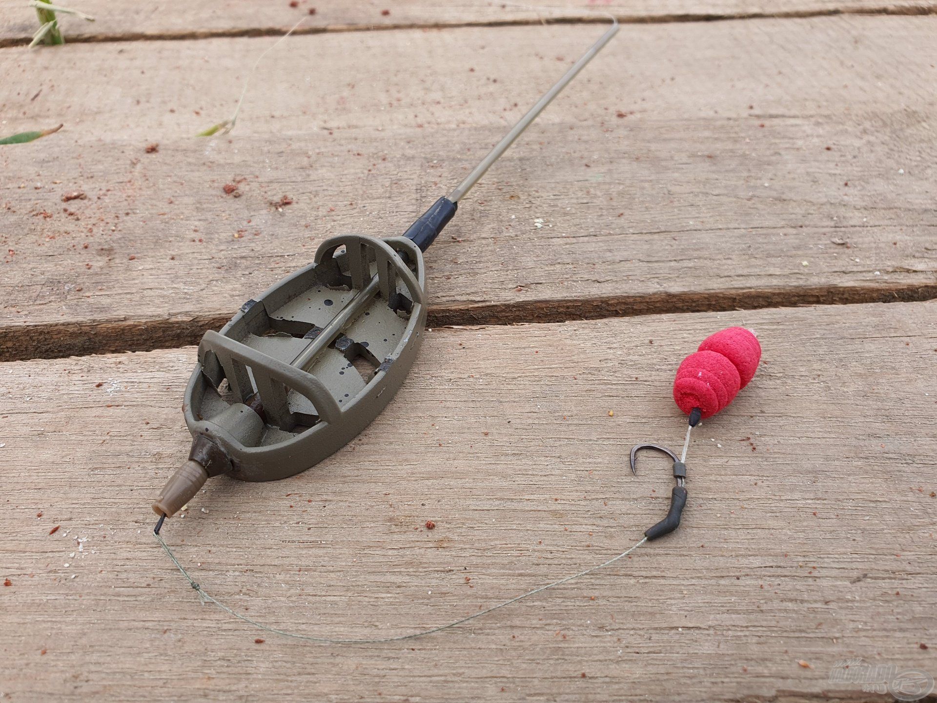 55 grammos Long Cast Method Feeder kosár 8-as Korda Wide Gape horoggal