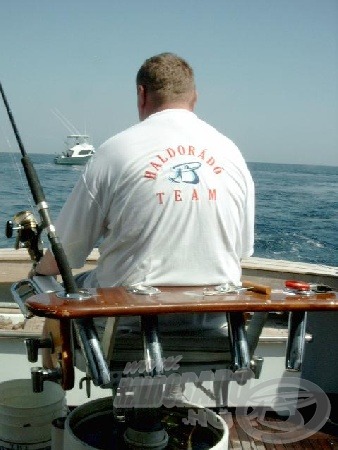 Haldorado Team tengeri horgászat közben.