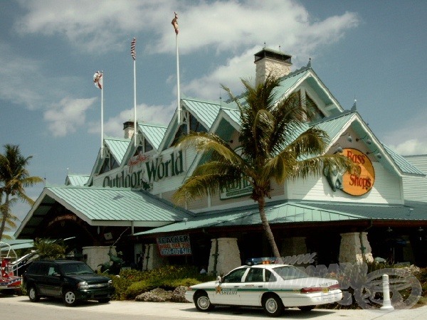 Hihetetlen méretű horgász áruház található Miamihoz közel.