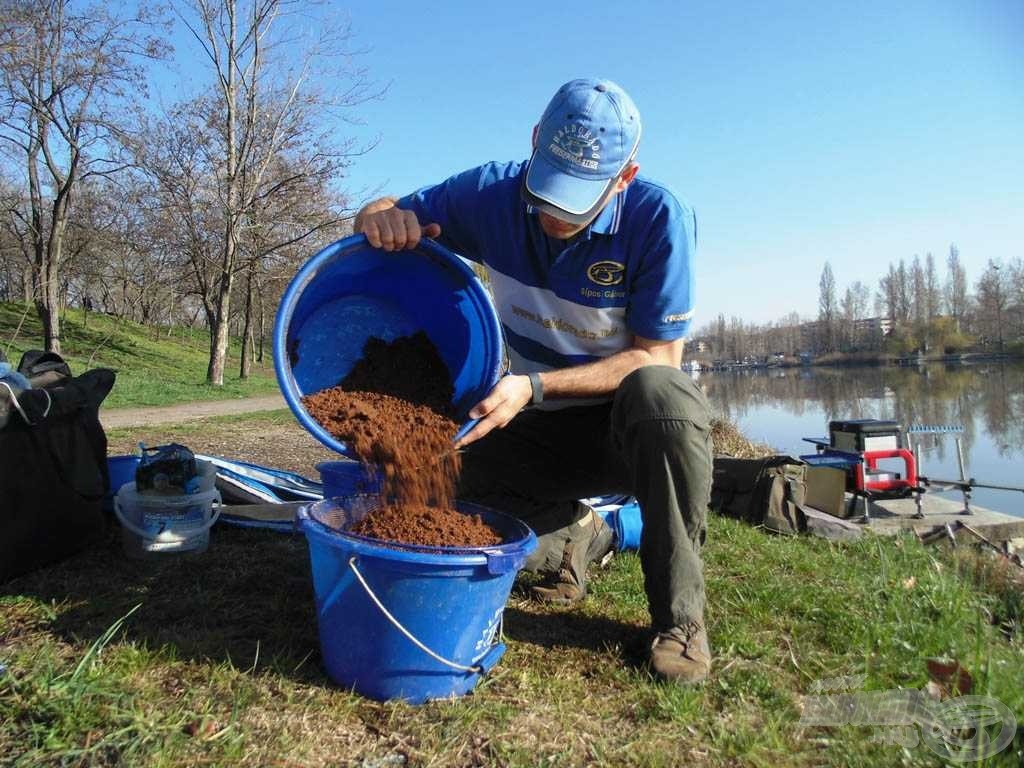 Lehet elcsépelt már, de a rostálás nagyon jót tesz az etetőanyagnak