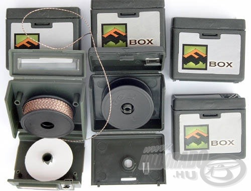 A Fox Boxban találhatóak előkezsinór tartók is, melyekben praktikusan tárolhatóak a különböző fonott előke zsinórok