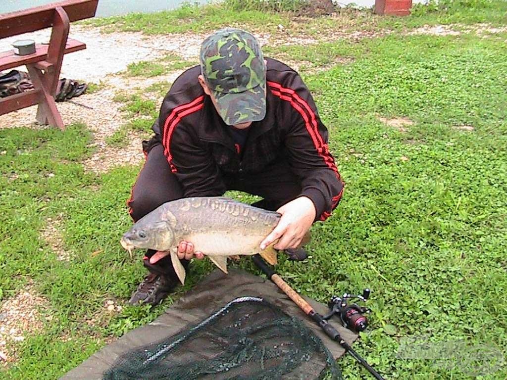 Bár a képen nem látszik, nagyon megörültem ennek a kis tükrösnek