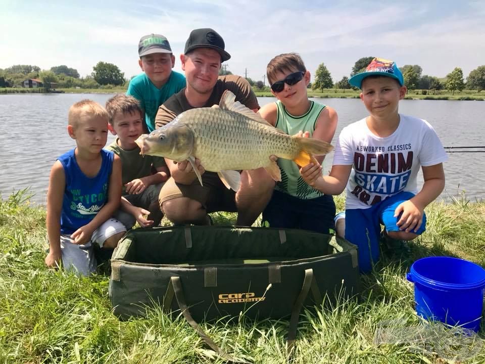 … míg a nagypontyos horgászat iránt érdeklődők Rokolya Pétertől tanulhatnak!