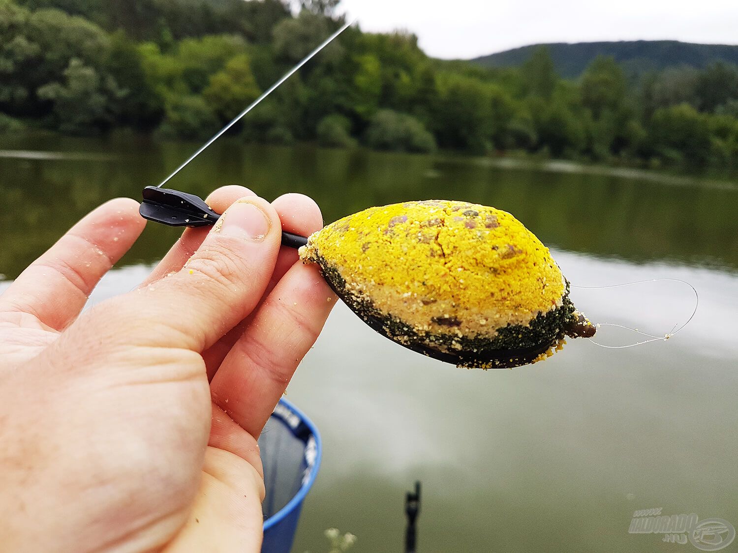 A DART XL méretű kosarába bőségesen fér anyag, így távoli etetésem kialakítását is ezzel végeztem. Sebészi pontossággal repültek a töltetek 85 méterre!