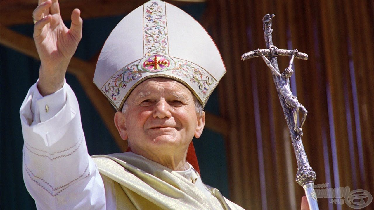 II. János Pál pápa, terítő a magyar koronázási palást motívumaival, 1996. szeptember 7.