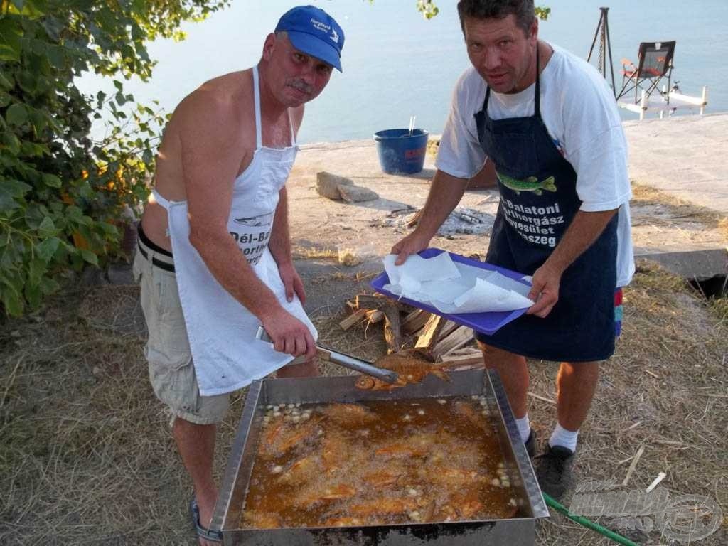 Nyilván sok minden másban is, de halsütésben egészen biztosan mágusok és profik!