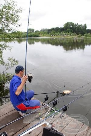 Ivánt folyamatos munkával látták el a pontyok