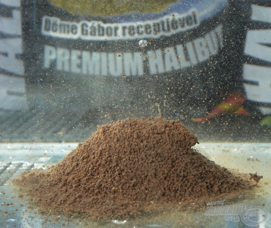 A Premium Halibut etetőanyag alapja Black Halibut pellet őrleménye, amely magas fehérjetartalma mellett a legmagasabb halolaj tartalommal is bír