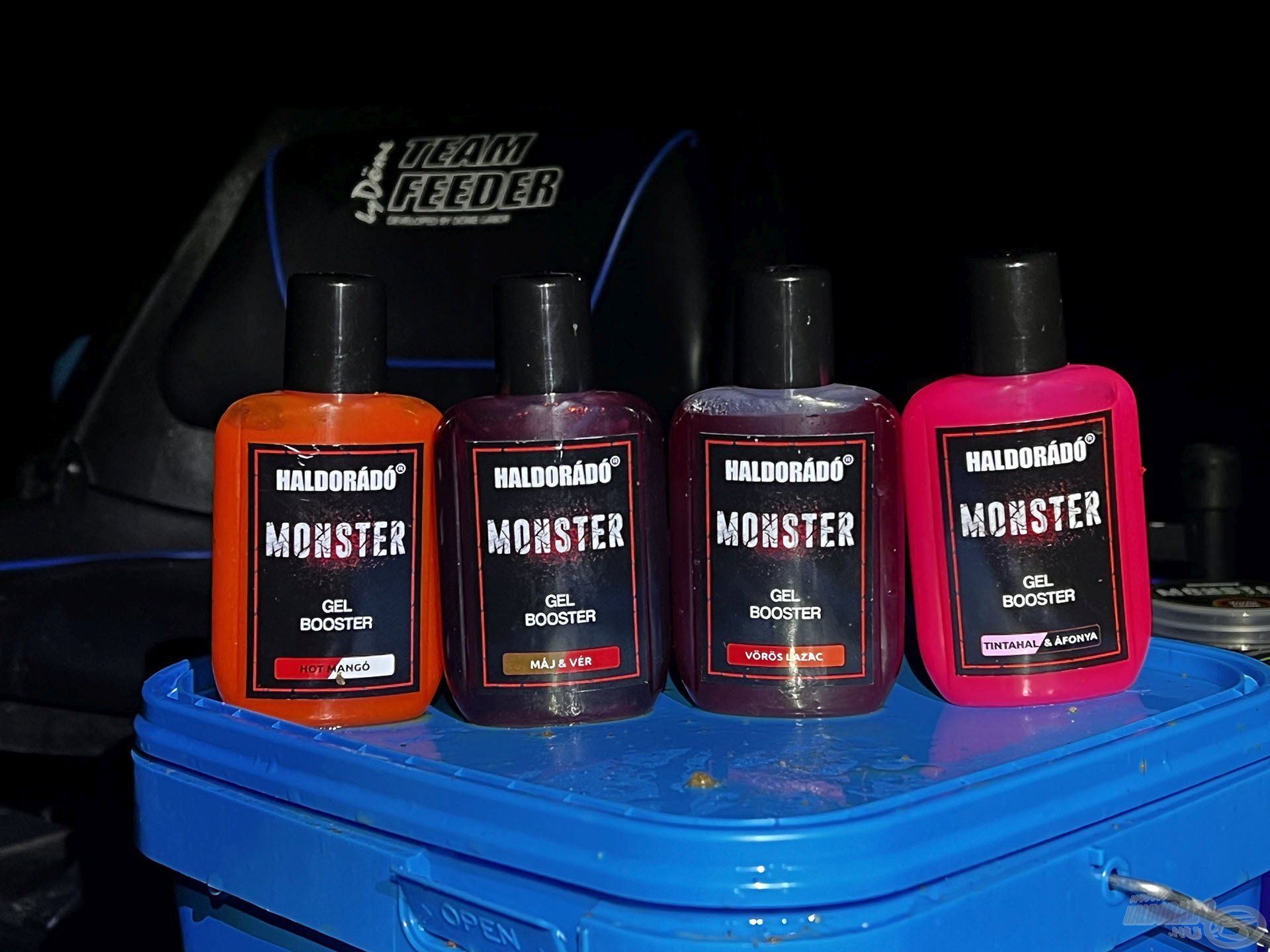 A Haldorádó MONSTER GEL BOOSTER 4 különböző színű és ízű, nagyon ütős, „büdös” aroma