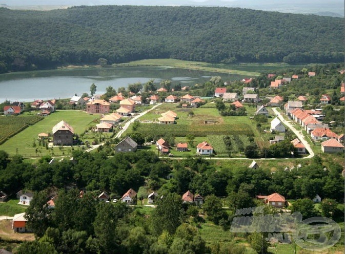 Harsány gyönyörű kis falu, amelynek határában, a Bükk lábainál található a tó (forrás: www.harsany-park.hu)