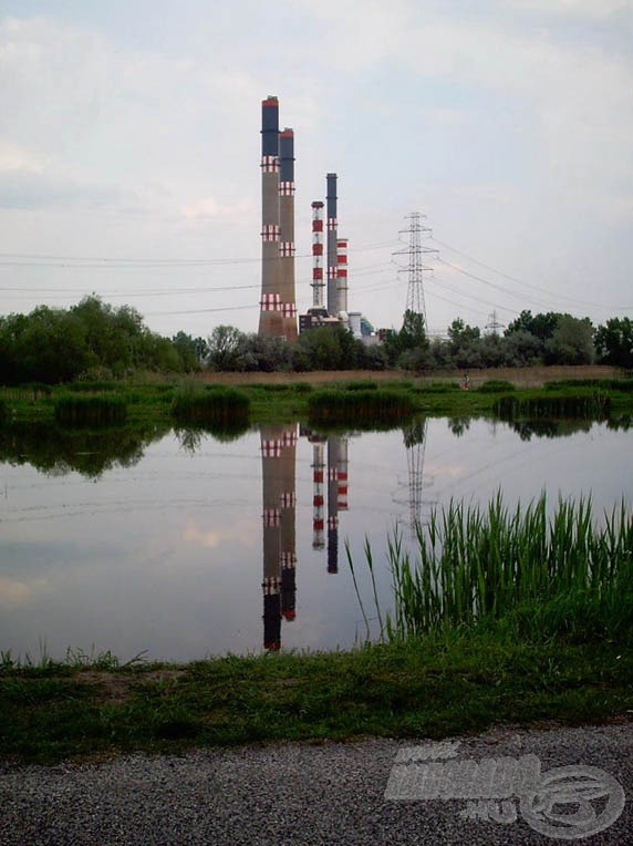 Százhalombatta az erőművéről híres, amelyet körbevesznek a tavak és a Duna folyó (forrás: www.bentahorgaszpark.hu)