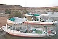 Kényelmes és praktikus csónakok várják a tározóra érkező horgászokat.