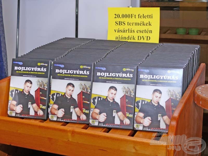 Kovács Zoltán új DVD filmje a „Bojligyúrás az alapoktól a mesterszintig” egyenesen a stúdióból érkezett Kiskunhalasra, és itt adta át az első SBS vevőknek