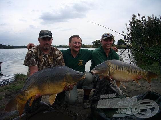 A 6-os helyen horgászó Szi-Tóth Carp Team további gyönyörű fogásaival egyre inkább megközelítette az élen álló ellenfelet. A halak súlya 16,43 és 16,12 kg volt