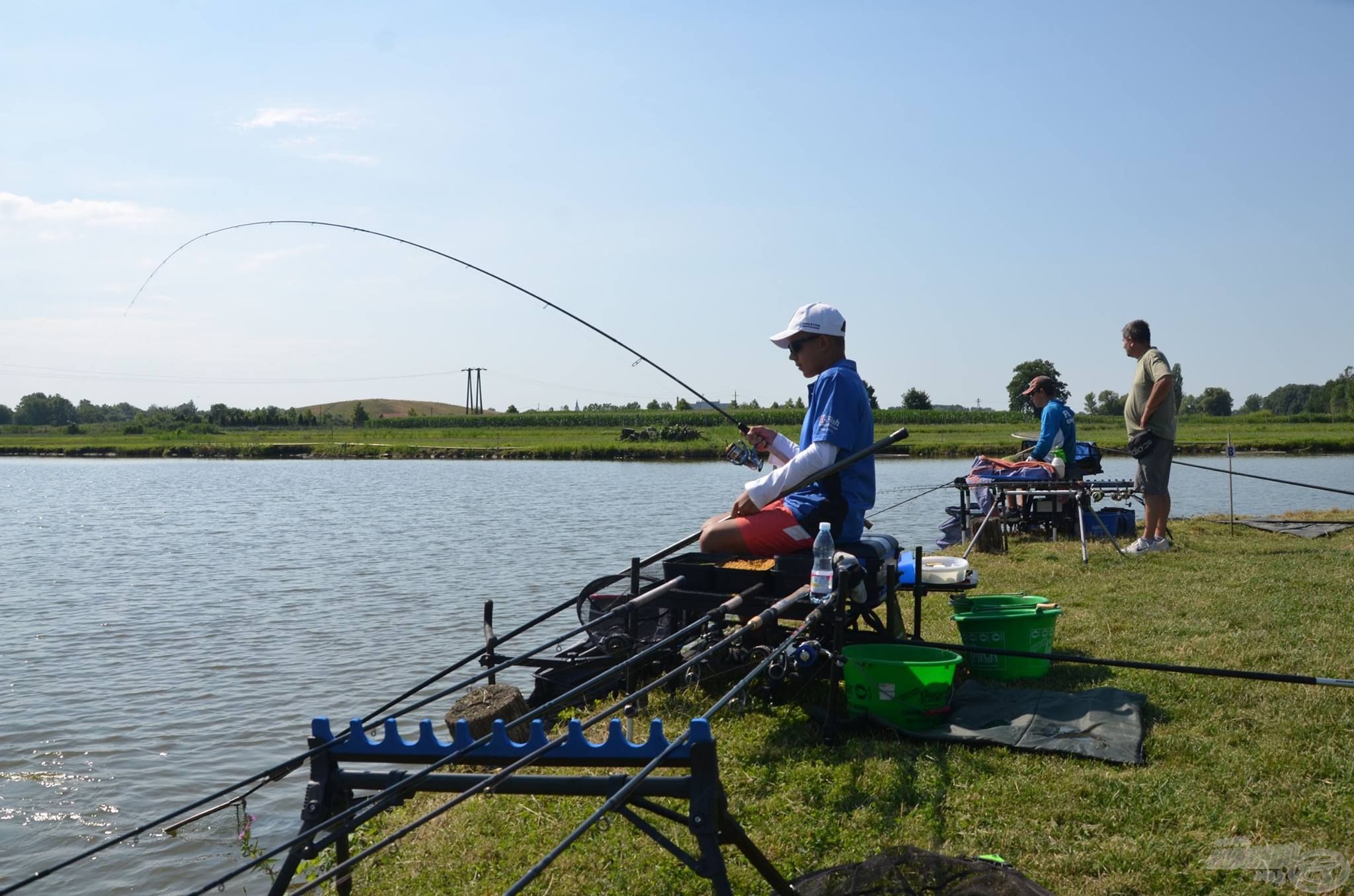 Minden egyes versennyel nő a fiatalok tapasztalata, rutinja és jó horgászat esetén a kedve!