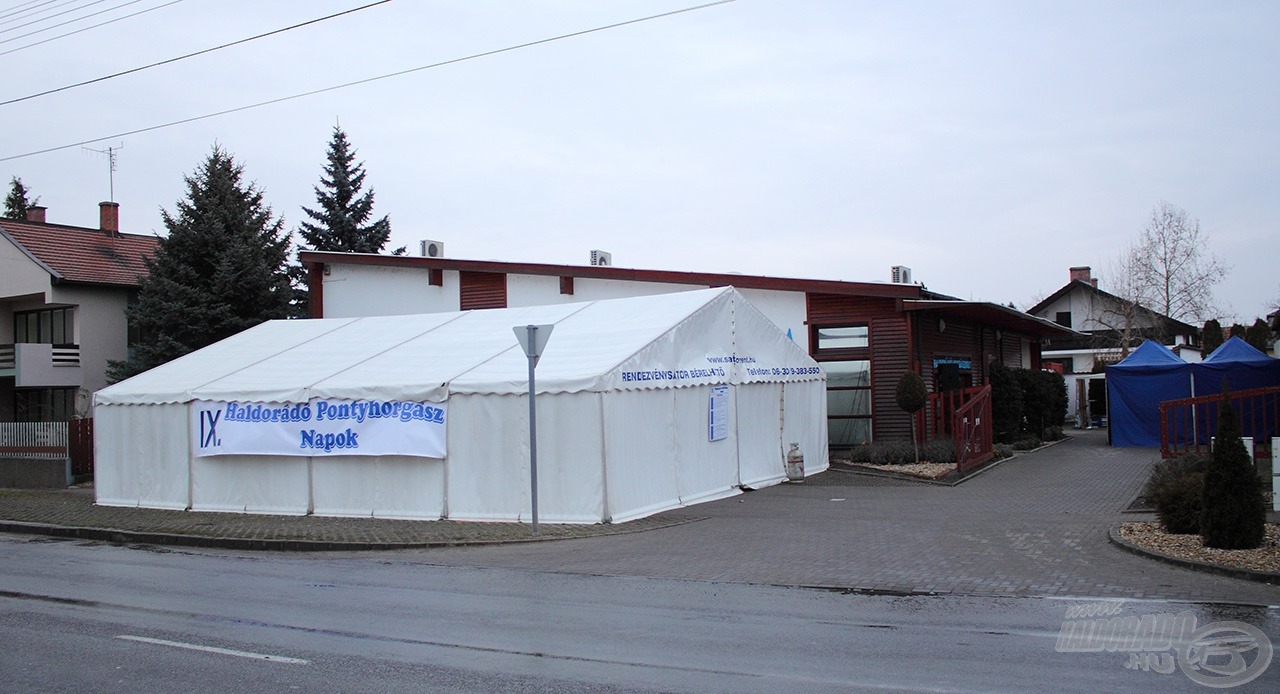 Jó reggelt Kiskunhalas, még pár perc és megnyitja kapuit IX. Haldorádó Pontyhorgász Napok Kiskunhalason a Haldorádó Centrumban