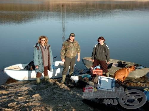 Apa, anya és a 17 éves leányuk szintén a Cassienen karácsonyoztak. Tíz napig horgásztak, közben kapásig sem jutottak el, de elégedetten és boldogan utaztak haza