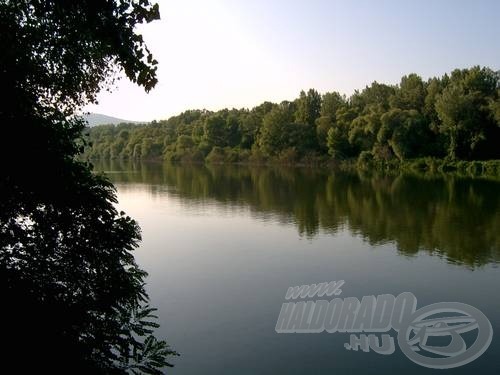 Tükörsima víz fogadott bennünket