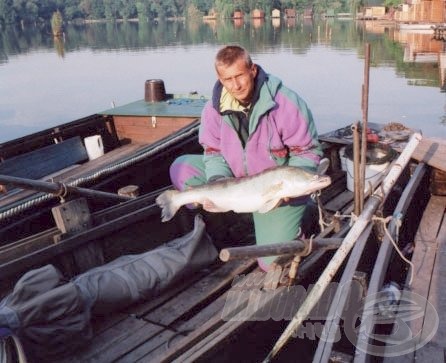 Harcsázás közben, többször fogtam már szép süllőket. Ez a 8,1 kg-os szintén egy ilyen alkalommal akadt horogra.