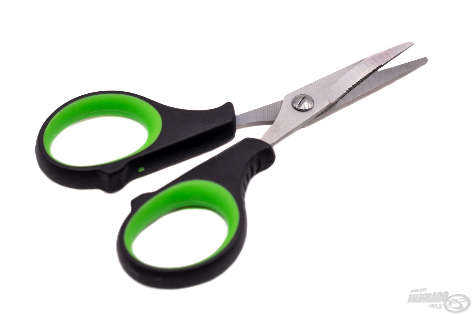 A Korda Basix Rig Scissors, vagyis zsinórvágó olló túlzás nélkül egy olyan szerszám, amely bárkinél, bármely stílust, módszert kedvelő horgász szerelékes dobozában hasznos kiegészítő lehet!