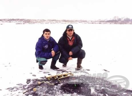 Ha a jég vastagsága már eléri a 8-10 cm-t, megpróbálkozhatunk a léki horgászattal