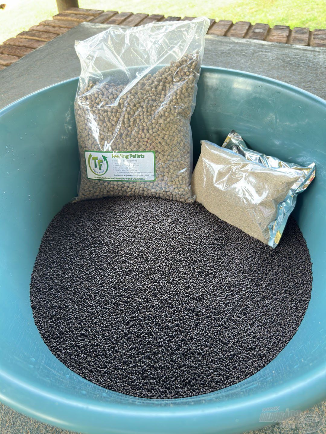 Mindössze ebből a három tételből állt össze a limitünk. Aqua Garant Universal 2 mm pellet, True Feed pellet és utóbbi őrölt változata